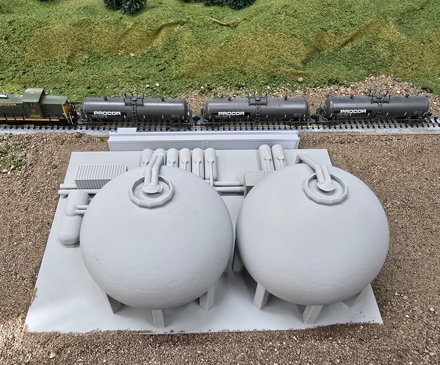 Z Scale LNG Tank Farm: Todays Global Fuel