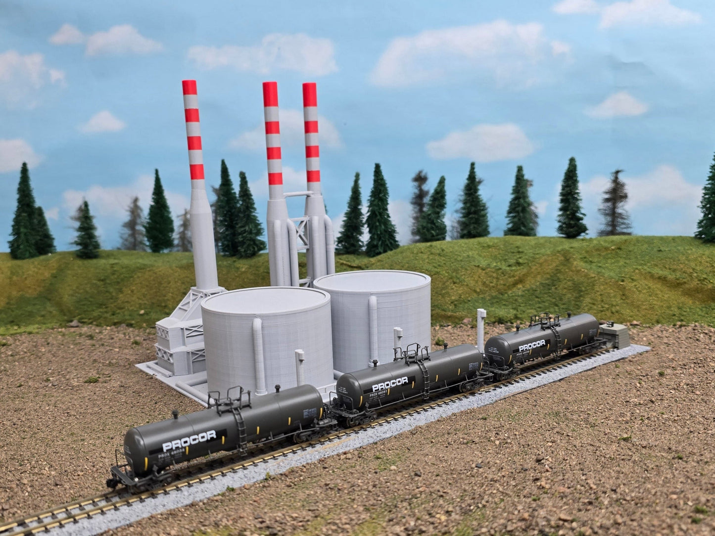 Z Scale Oil refinery: Cracking for the future
