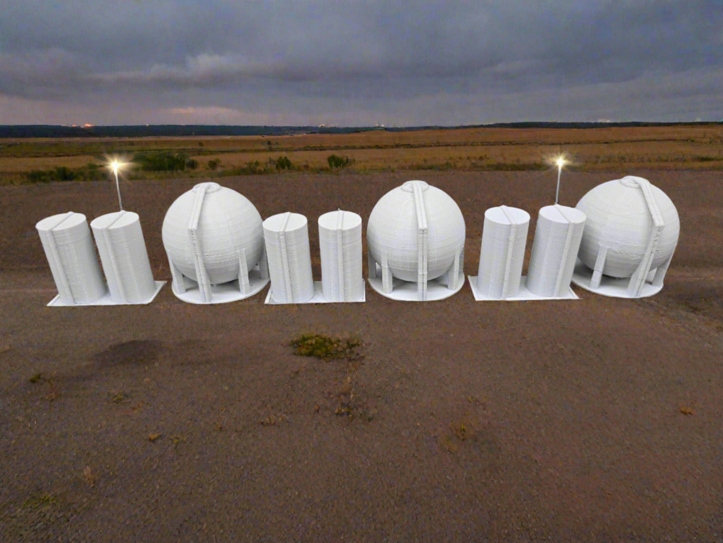 Z scale LNG tanks